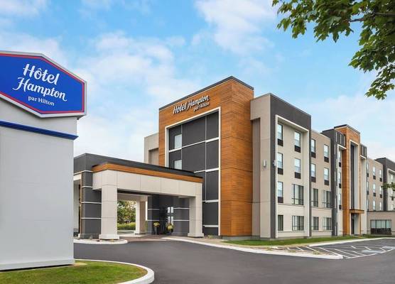 Hampton Inn & Suites by Hilton Montreal-Dorval 1