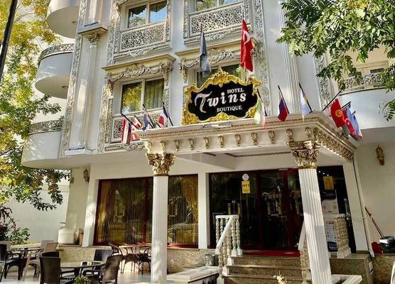 Twins Hotel 1