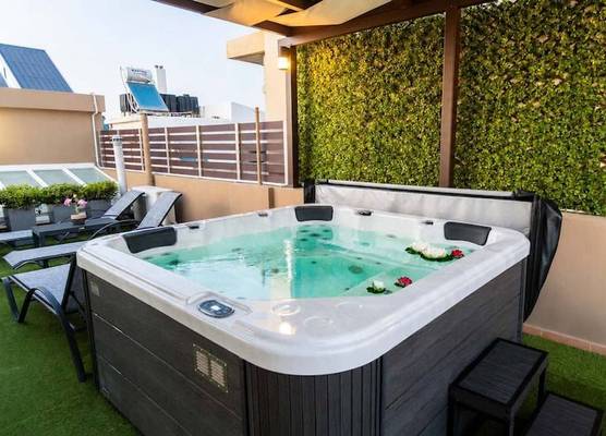 Fems Luxury 3-level Home w Private Jacuzzi 1