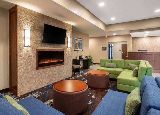 Comfort Inn & Suites Ames near ISU Campus 1