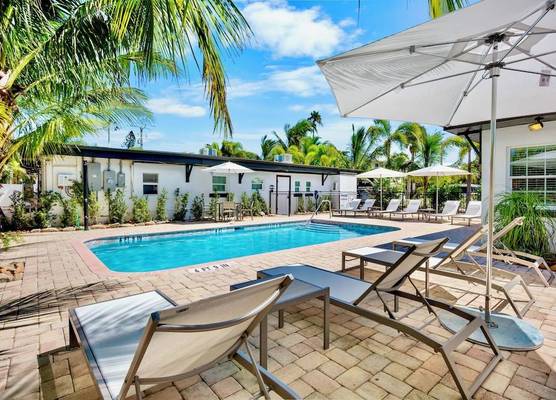 Haley's at Anna Maria Island Inn 1