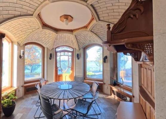 Pinecrest Villa - Castle Style Living on Seaside 1