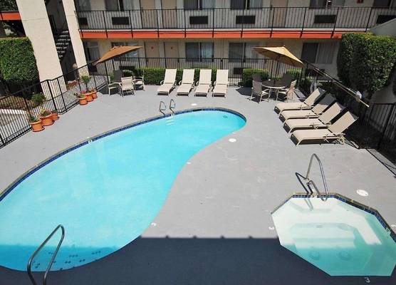 MorningGlory Inn & Suites 1