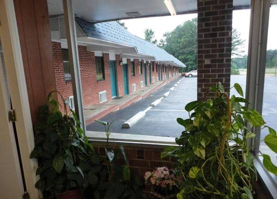 Budget Inn Franklinton 1