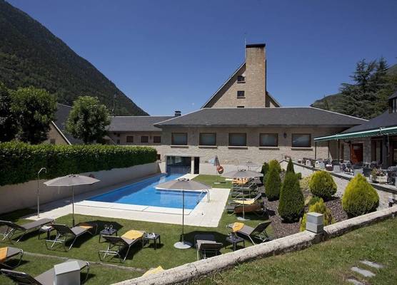 Parador de Artíes 1