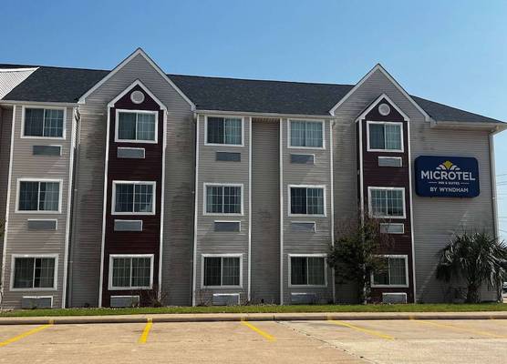 Microtel Inn & Suites by Wyndham Houston 1