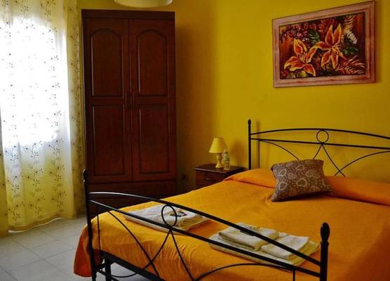 Yellow Room - B b S Elia 1