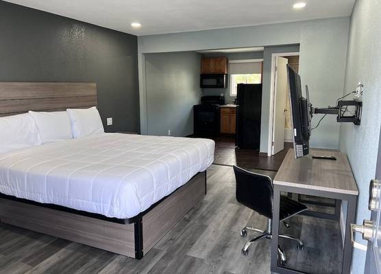 Surf City Inn and Suites 1