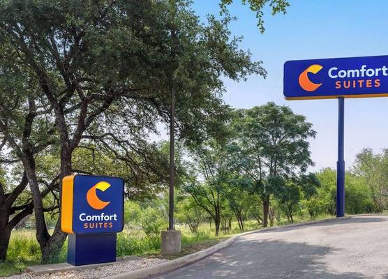 Comfort Suites Medical Center near Six Flags 1