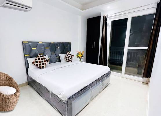 Roomshala Hotel Seven Near Aims 1