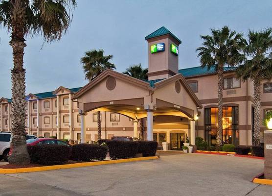 Holiday Inn Express & Suites LAKE CHARLES by IHG 1