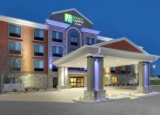 Holiday Inn Express & Suites MITCHELL by IHG 1