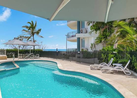 Oceanside Resort - Absolute Beachfront Apartments 1