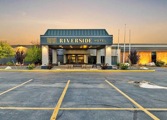 Riverside Hotel & Conference Center 1