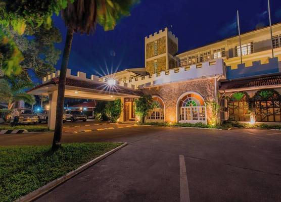 Protea Hotel by Marriott Dar es Salaam Courtyard 1