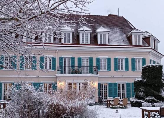Chateau De Montreuil 1