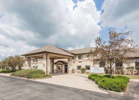 Howard Johnson by Wyndham Manteno 1