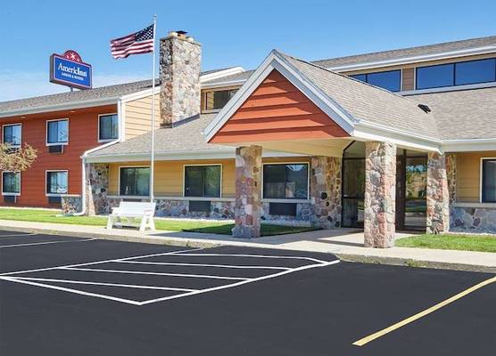 AmericInn by Wyndham Elkhorn Near Lake Geneva 1