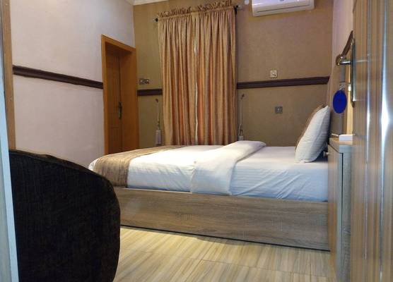 Euro Lounge and Suites 1