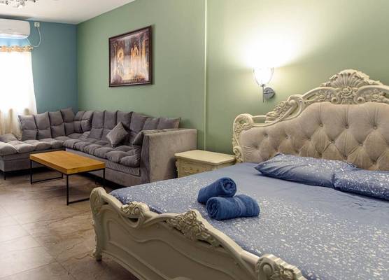 Laguardia Hotel 1