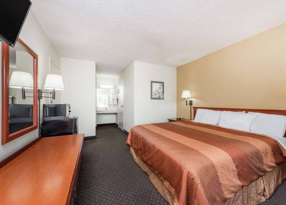 DAYS INN BY WYNDHAM FORT PAYNE 1