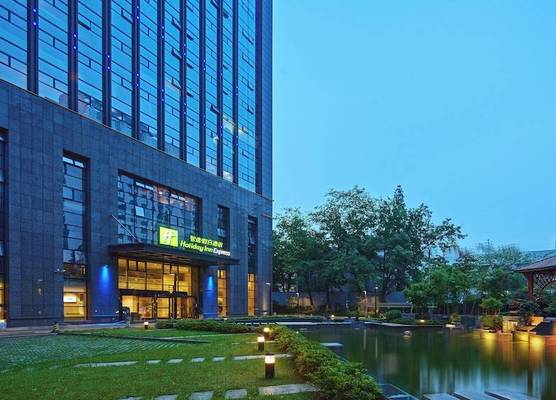 Holiday Inn Express Hangzhou Huanglong by IHG 1
