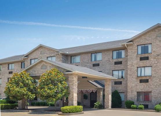 Ramada by Wyndham Catlettsburg Ashland 1