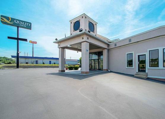 Quality Inn Near Six Flags St. Louis 1
