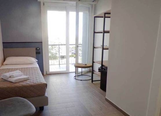 Global Hotel 1