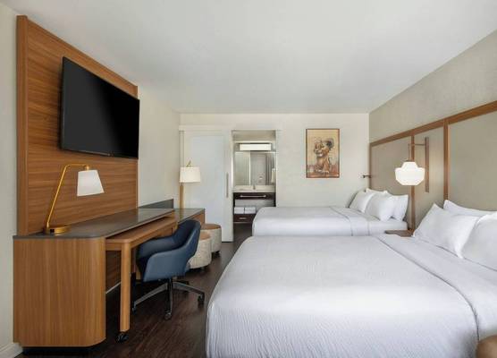 Fairfield by Marriott Anaheim Resort 1