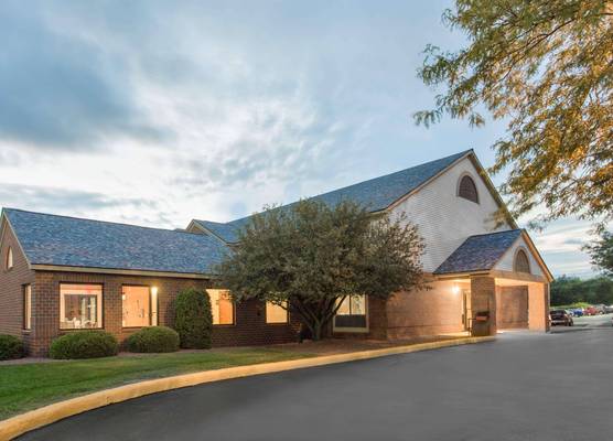 Super 8 by Wyndham Dodgeville 1