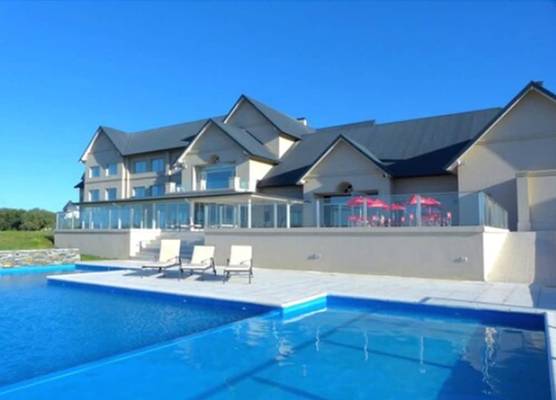 Howard Johnson by Wyndham Piedras Moras 1