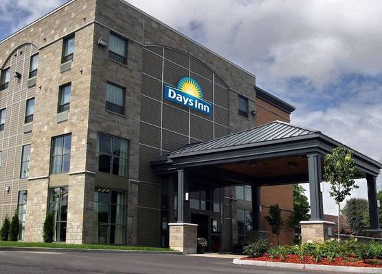 Days Inn by Wyndham Levis 1