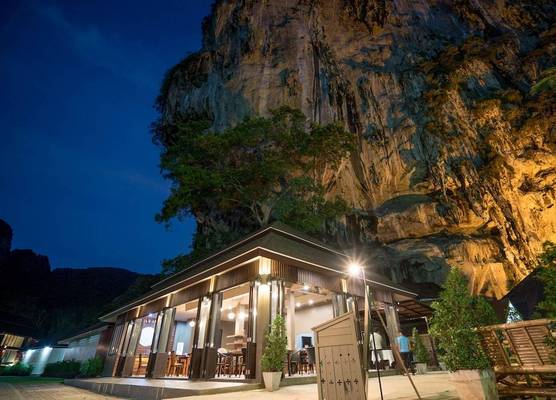 Tonsai Bay Resort 1
