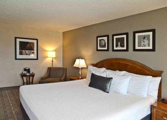 Inn At The Convention Center 1