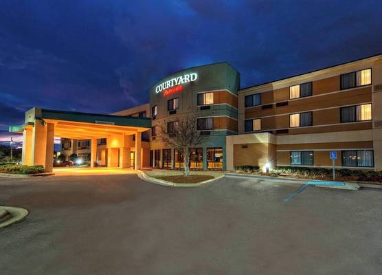 Courtyard by Marriott Alexandria 1