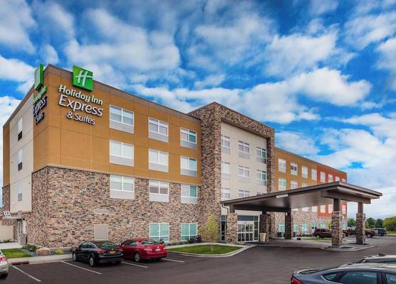 Holiday Inn Express & Suites RICE LAKE by IHG 1