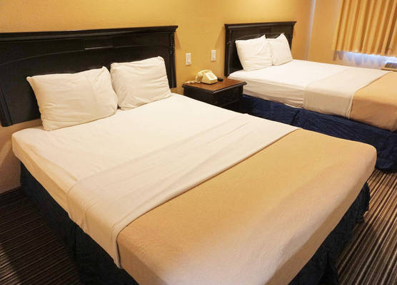 Hollywood Inn Express South 1