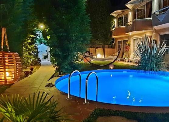 Aloha Apartments with pool 1