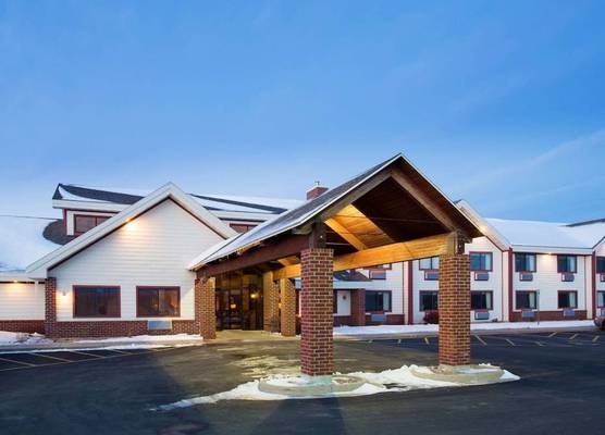 AmericInn by Wyndham New London 1