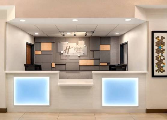 Holiday Inn Express & Suites PEMBROKE PINES-SHERIDAN ST by IHG 1