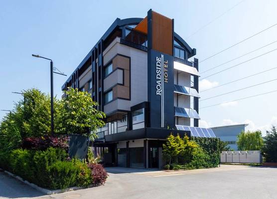 Roadside Hotel 1