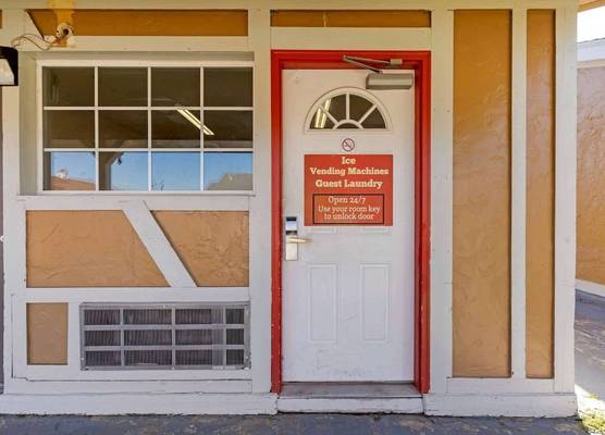 Econo Lodge Pryor 1