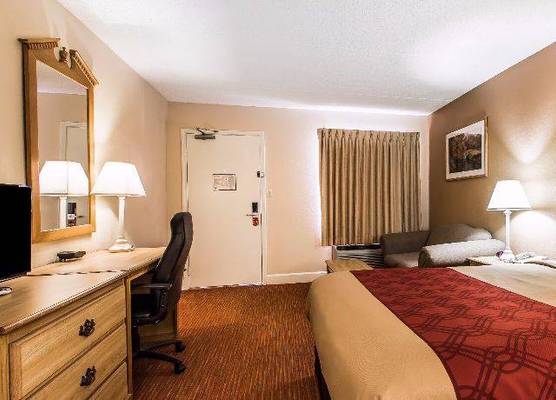 Econo Lodge Madison, AL 1