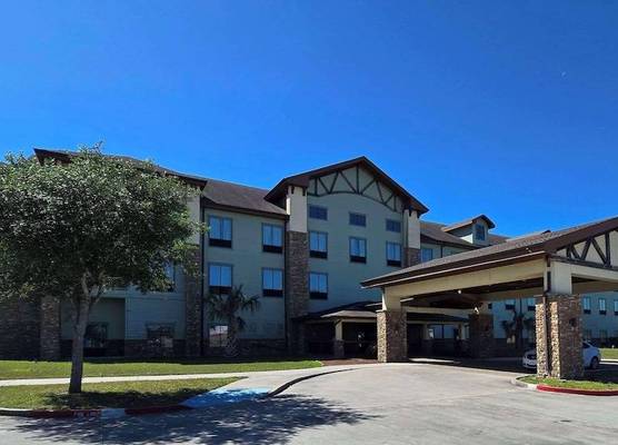Comfort Inn & Suites Beeville 1