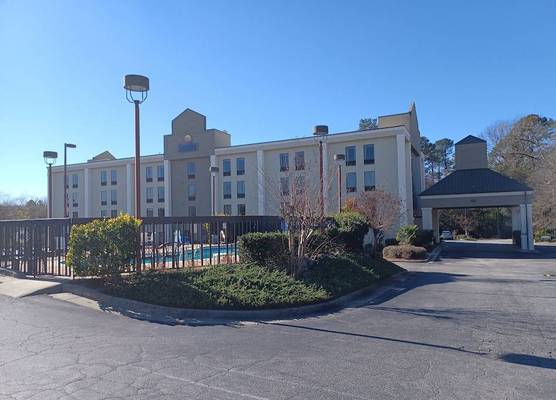 Comfort Inn & Suites Thomson 1