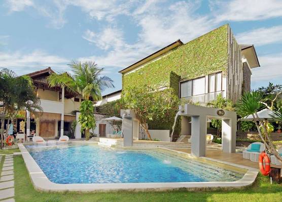 18 Suite Villa Kuta 1