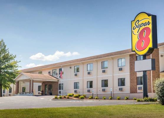 Super 8 by Wyndham Danville 1