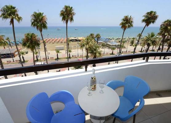 Les Palmiers Beach Hotel 1
