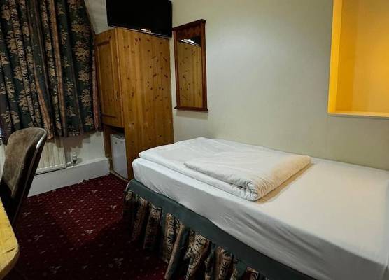 Bridge Park Hotel 1